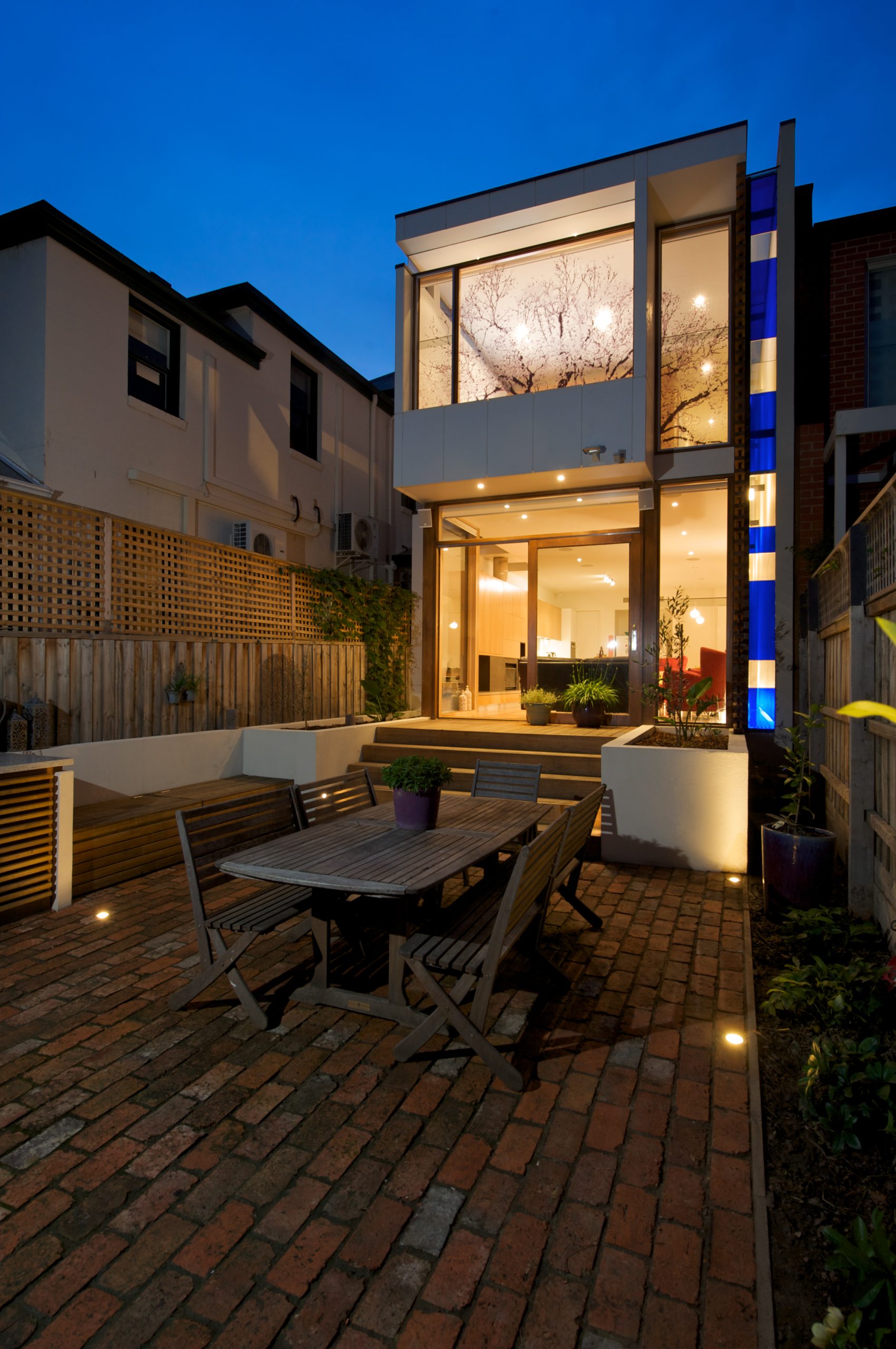 2012-03-7690_00_LightConnection_CormacHanrahan 2012-03-7690_00_LightConnection_CormacHanrahan