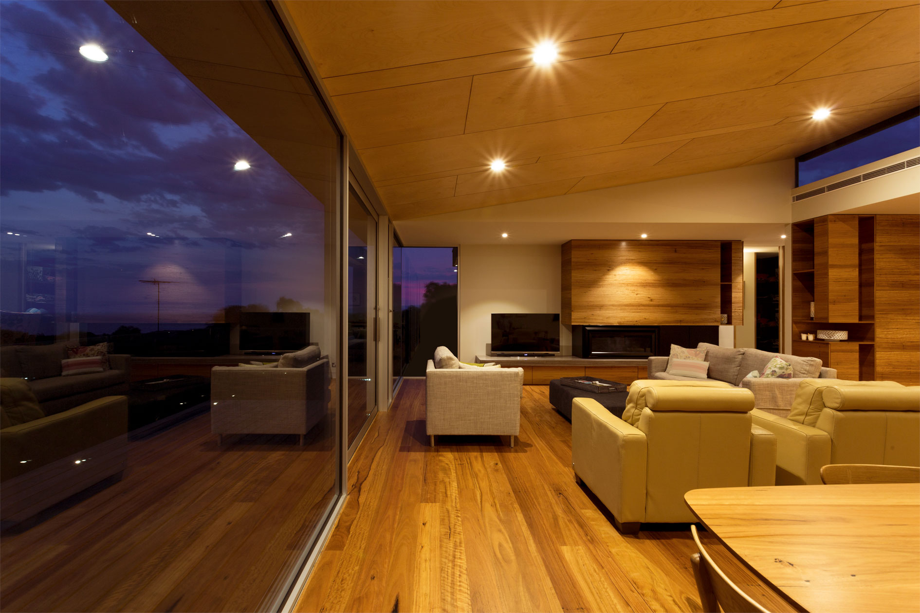 DUSK-TOP-FLOOR DUSK-TOP-FLOOR